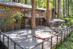 5-outside-of-house-hottub
