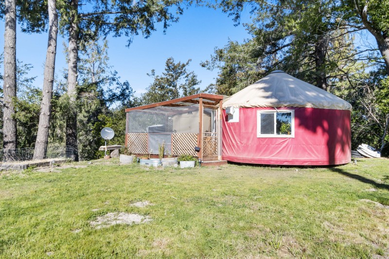 3-yurt-exterior