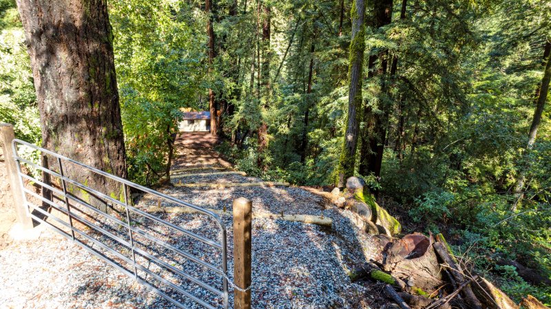 gate-access-new-driveway-wall-tent-1