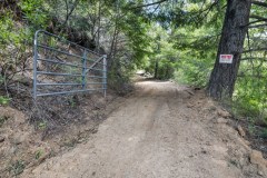 19-lot12-gate-along-driveway